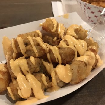 Mom on the Go - Tater Tots with Sriracha Aioli - Food Trucks Near Me Mom on the Go - Tater Tots with Sriracha Aioli - Food Trucks Near Me