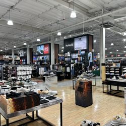 DICK'S Sporting Goods - Side angel 2 from shoe section