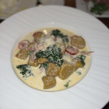 Vallozzi's Pittsburgh - a white plate of food - Italian Near Me - Pittsburgh, Pennsylvania Vallozzi's Pittsburgh - a white plate of food - Italian Near Me - Pittsburgh, Pennsylvania