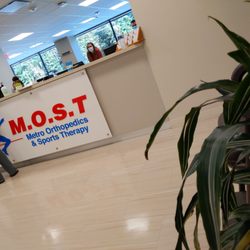 Metro Orthopedics & Sports Therapy - Front desk