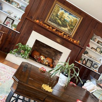Poppy’s Coffee House - Sitting area - Coffee & Tea Near Me - San Antonio, Texas