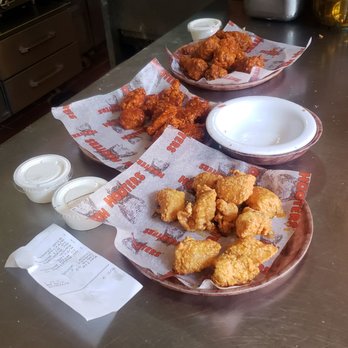 Hooters - Sports Bars Near Me - Schaumburg, Illinois