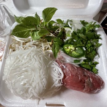 Saigon Fusion - #303. Beef Noodle Soup (PHO) toppings - Vietnamese Near Me - Mount Dora, Florida