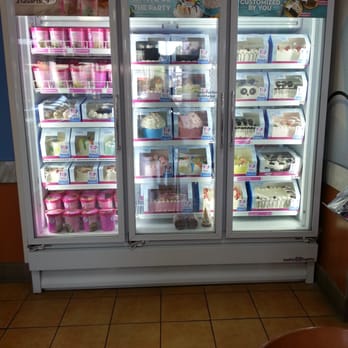 Baskin-Robbins - Big display of cakes - Ice Cream & Frozen Yogurt Near Me - Sun Valley, California