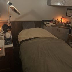 Salon 81 - Diana's relaxing Room