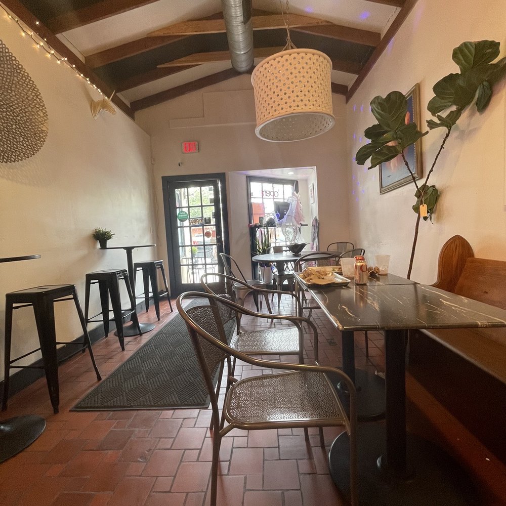 Grilled Cheese Gallery - Dining area - Ice Cream & Frozen Yogurt Near Me - St. Augustine, Florida