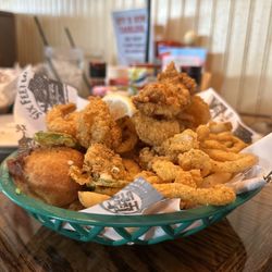 Six Feet Under Pub & Fish House - Grant Park - Combo Basket with Chicken strips, shrimp and calamari as my 3 choices