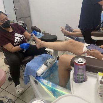 3D Nails - Pop up medicine stool - Nail Salons Near Me - Cleburne, Texas