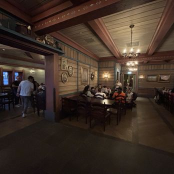 Nordic Crowns Tavern - Inside - Restaurants Near Me - Chessy, 77