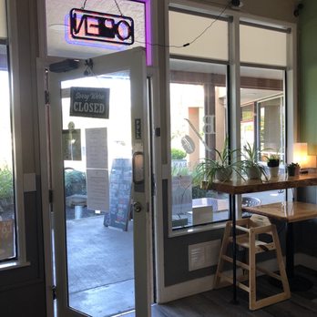 Biscuit & Bean Lake Stevens - View from inside of the store, some outside seatings - Coffee & Tea Near Me - Lake Stevens, Washington
