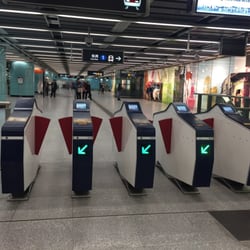 港鐵香港大學站 - Have your Octopus Card ready