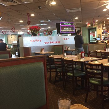 Frankie's Diner - Dining room - Diners Near Me - Bridgeport, Connecticut