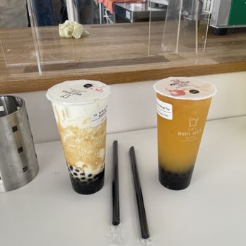 White Alley Bubble Tea - Brown sugar bubble tea and orange fruit tea - Bubble Tea Near Me - Halifax, Nova Scotia White Alley Bubble Tea - Brown sugar bubble tea and orange fruit tea - Bubble Tea Near Me - Halifax, Nova Scotia