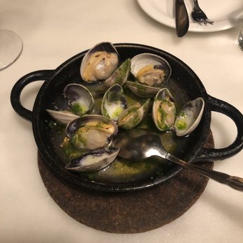 Bar Mut - The garlicky clams, if only they brought us more bread! - Wine Bars Near Me - Barcelona, B