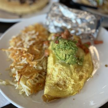 Broken Yolk Cafe - El Fuego Omelet - Breakfast & Brunch Near Me - Fullerton, California