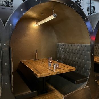 Bob's Pizza - Seating - Pizza Near Me - Evanston, Illinois Bob's Pizza - Seating - Pizza Near Me - Evanston, Illinois