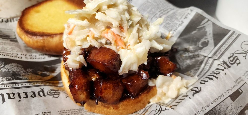 Mama T's Smokin Eats Logo