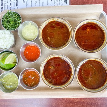 Bravis - Meat stew and toppings - Mexican Near Me - Shakopee, Minnesota