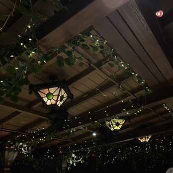 Shadowbrook - Indoor seating decorations - American Near Me - Capitola, California Shadowbrook - Indoor seating decorations - American Near Me - Capitola, California