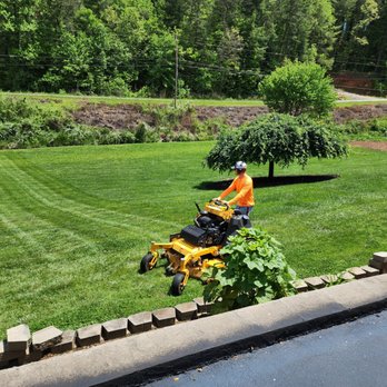 Moore's Lawncare and Services - Lawn Services Near Me Moore's Lawncare and Services - Lawn Services Near Me