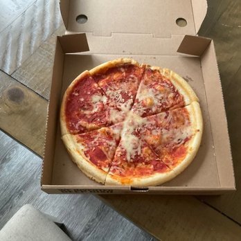 Uno Pizzeria & Grill - cheese pizza - American Near Me - Tilton, New Hampshire Uno Pizzeria & Grill - cheese pizza - American Near Me - Tilton, New Hampshire