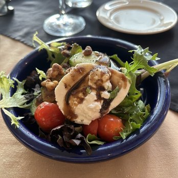 Mario Tastings Table - L'insalata burrata - Cooking Schools Near Me - Rocky River, Ohio Mario Tastings Table - L'insalata burrata - Cooking Schools Near Me - Rocky River, Ohio