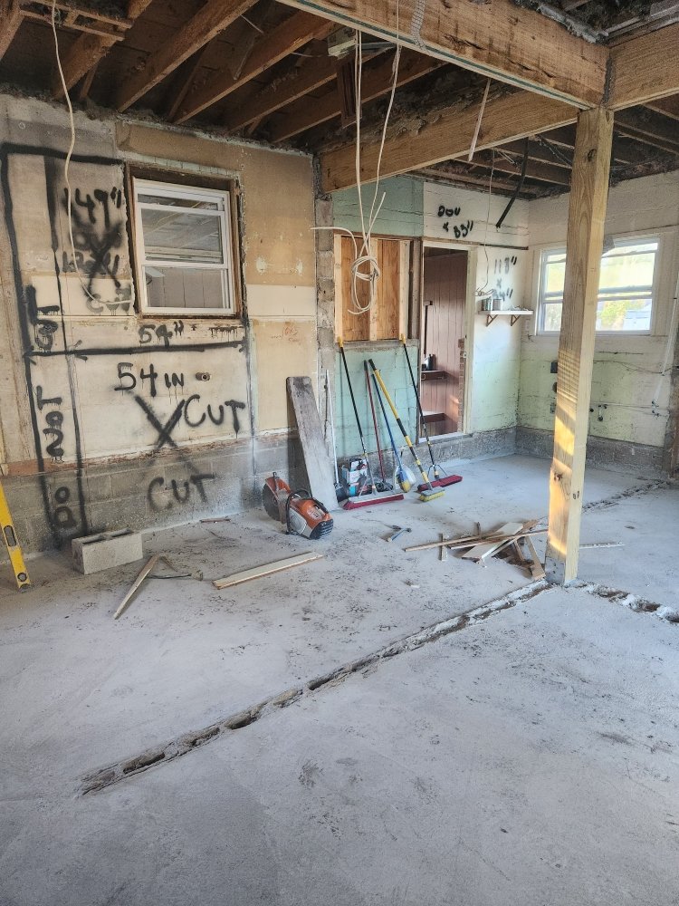 Slide of CM Roofing Florida