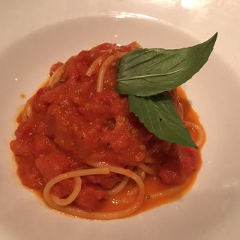 Golden View Open Bar - Spaghetti pomodoro - Italian Near Me - Florence, FI