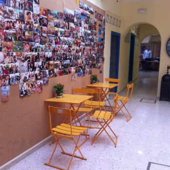 Maus School - Entrada de la academia donde tomar los tés gratis con los compis - Language Schools Near Me - Seville, SE Maus School - Entrada de la academia donde tomar los tés gratis con los compis - Language Schools Near Me - Seville, SE