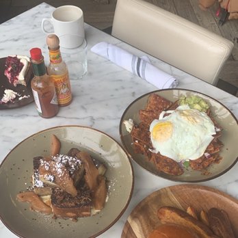 Cafe Robey - Cheeseburger, French toast, chilaquiles - Breakfast & Brunch Near Me - Chicago, Illinois Cafe Robey - Cheeseburger, French toast, chilaquiles - Breakfast & Brunch Near Me - Chicago, Illinois