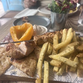 Tavernaki Portobello - Chicken souvlaki, fries and pitq - Seafood Near Me - London, XGL