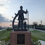 Photo of Mark Twain Steamboat Pilot Statue