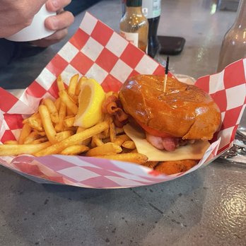 Yankee Lobster - Yankee Fish Sandwich - Seafood Markets Near Me - Boston, Massachusetts