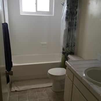 Melanie's Cleaning Service - Bathroom - Home Cleaning Near Me Melanie's Cleaning Service - Bathroom - Home Cleaning Near Me