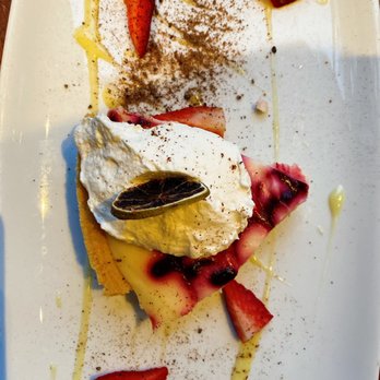 Union Kitchen and Tap Encinitas - Blackberry Key Lime Pie - New American Near Me - Encinitas, California Union Kitchen and Tap Encinitas - Blackberry Key Lime Pie - New American Near Me - Encinitas, California