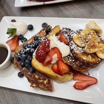 Chicago Waffles - Oak Park - French Toast Flight - Delicious! - Breakfast & Brunch Near Me - Oak Park, Illinois