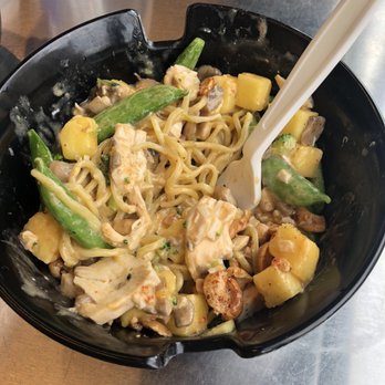 honeygrow - CYO stir fry. Chicken, pineapple, peas, broccoli, mushroom with noodles and curry sauce. - Salad Near Me - Pittsburgh, Pennsylvania honeygrow - CYO stir fry. Chicken, pineapple, peas, broccoli, mushroom with noodles and curry sauce. - Salad Near Me - Pittsburgh, Pennsylvania