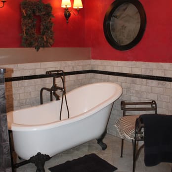 Blue Spruce Caboose - Claw foot tub in the bedroom (There is a bathroom off of the bedroom with a shower as well). - Bed & Breakfast Near Me - Cascade-Chipita Park, Colorado Blue Spruce Caboose - Claw foot tub in the bedroom (There is a bathroom off of the bedroom with a shower as well). - Bed & Breakfast Near Me - Cascade-Chipita Park, Colorado