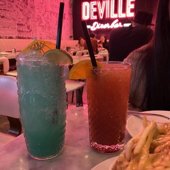 Deville Dinerbar - Blue hawaii & Kiki Montana - Diners Near Me - Montreal, Quebec Deville Dinerbar - Blue hawaii & Kiki Montana - Diners Near Me - Montreal, Quebec