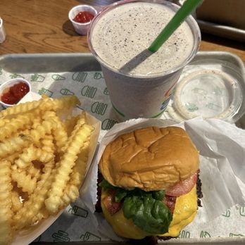 Shake Shack Round Rock - Dbl cheese and bacon - Fast Food Near Me - Round Rock, Texas