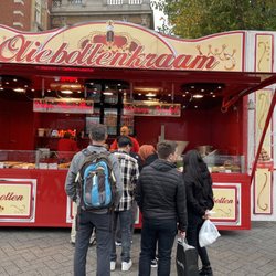 Oliebollenkraam Heinekenplein - The waffle stand.