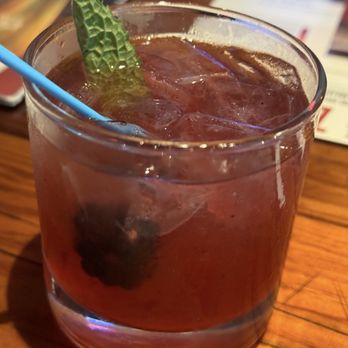 Miller's Ale House - BlackBerry bourbon smash - American Near Me - Orlando, Florida