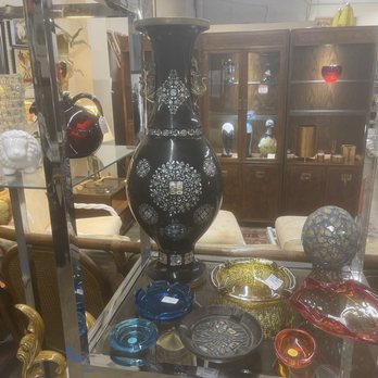 Lula B's Design District - Used, Vintage & Consignment Near Me - Dallas, Texas