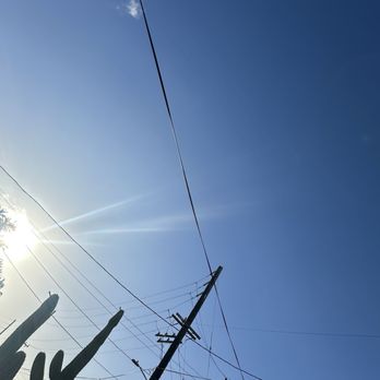 Hawaiian Telcom - How the line is going from the telephone pole to the house - Internet Service Providers Near Me - Honolulu, Hawaii