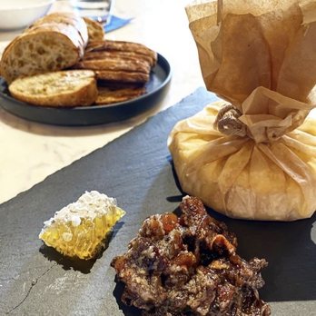 Bridges & Bourbon - Baked Brie - New American Near Me - Pittsburgh, Pennsylvania