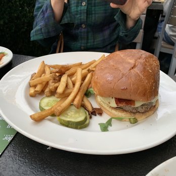 Yard House - New American Near Me - Phoenix, Arizona