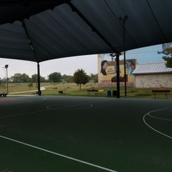 Villa Coronado Park - Covered basketball court