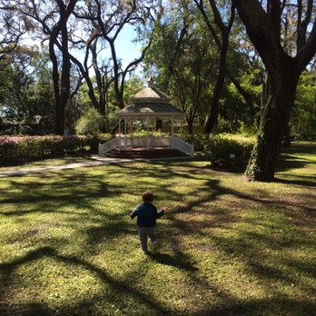 Woodmont Park - Parks Near Me - Temple Terrace, Florida