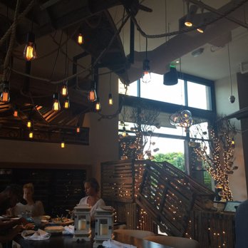 Herringbone Waikiki - Seafood Near Me - Honolulu, Hawaii