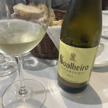 Restaurante Pinóquio - Green wine - Seafood Near Me - Lisbon, 11 Restaurante Pinóquio - Green wine - Seafood Near Me - Lisbon, 11